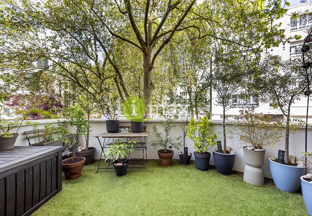 Aed - 3-Piece Flat with Balcony in Clichy