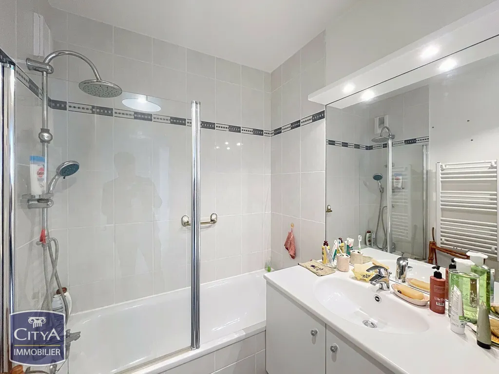 Bathrooms - Modern Apartment with Two Bedrooms in Lucé
