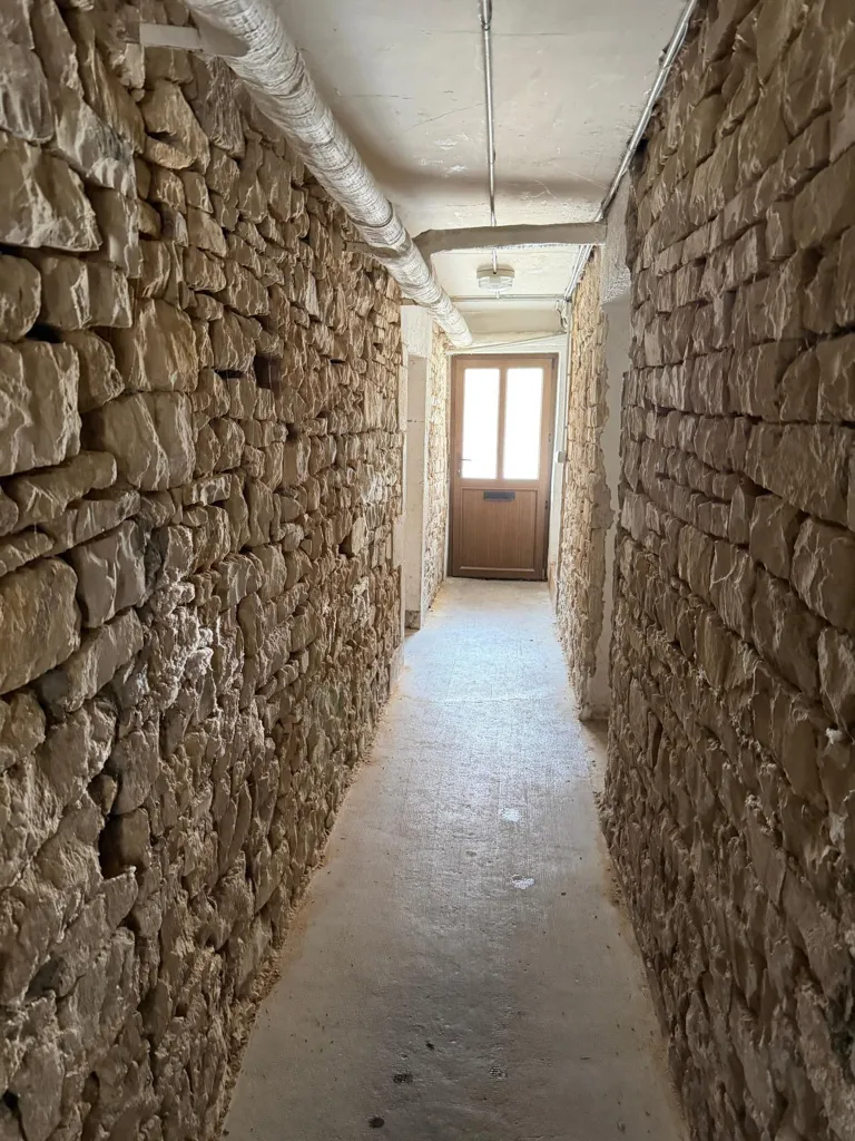 Esik - Charming Townhouse with Garden in Verdun
