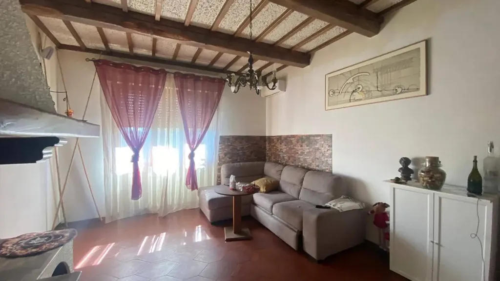 Séjour - Apartment with Balcony in Perignano
