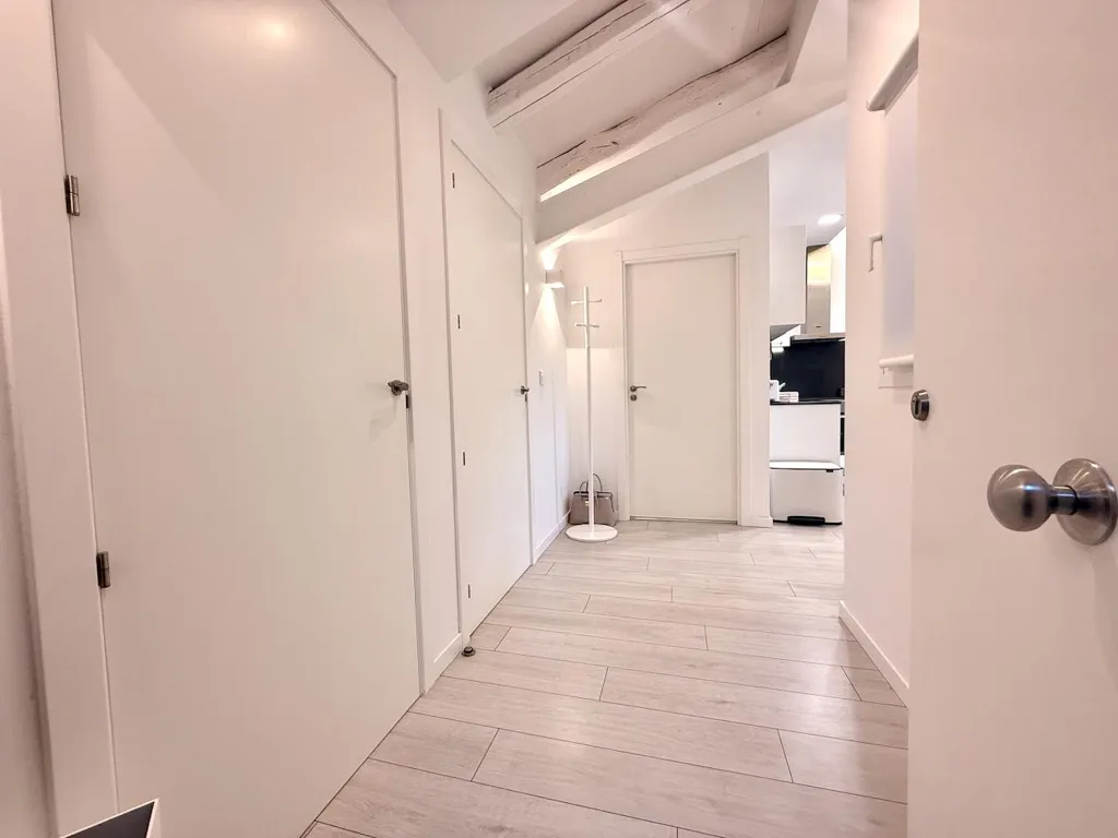 hallway_entrance