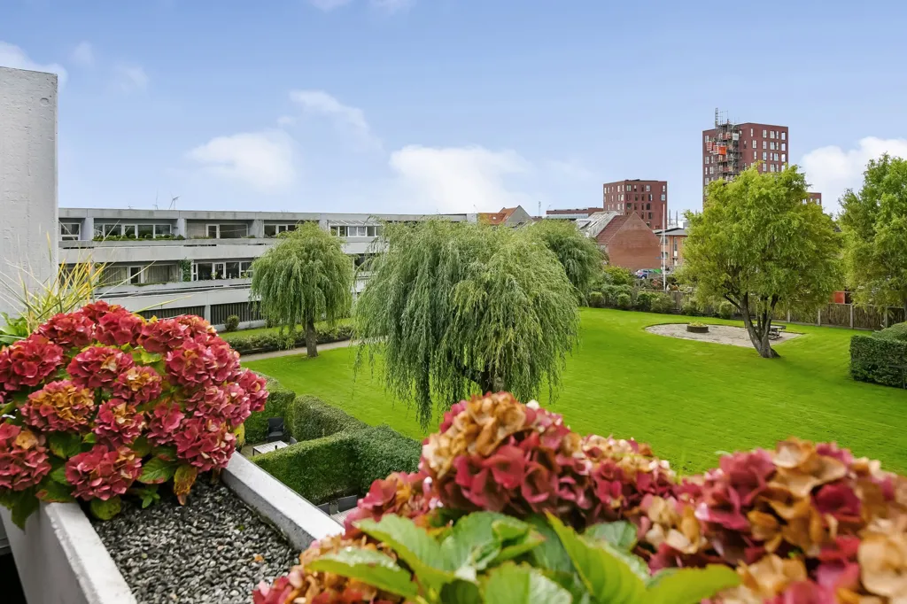Jardin - Condo with South-Facing Balcony in Esbjerg