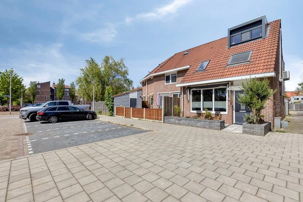 5-toaline maja asukohas Capelle aan den IJssel