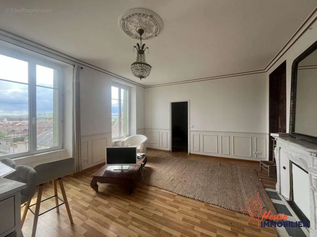Elutuba - Historic Property with Exploitable Space in Champagne