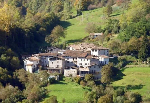 Rustic Casale with Mountain View in Avenone