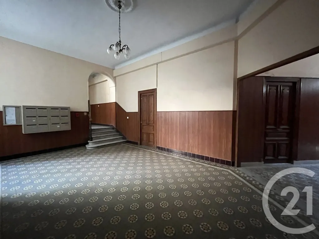 Esik - 4-Bedroom Apartment with High Ceilings in Nice