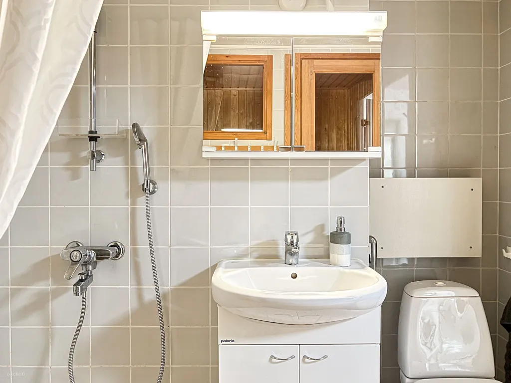 Salles de bain - Bright Apartment with Balcony in Matinkylä, Espoo