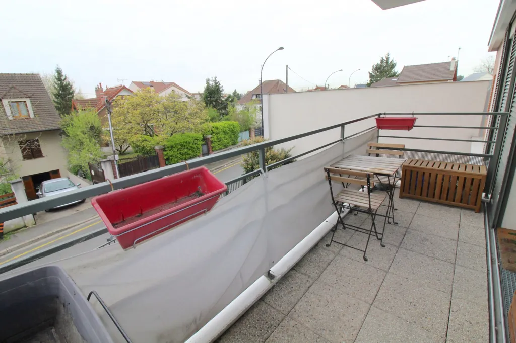 Balcon - Appartement Lumineux avec Balcon à Champigny-Sur-Marne