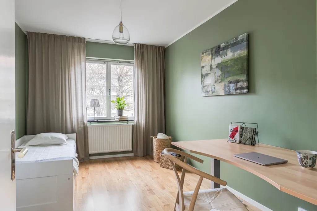 Office - Renovated Apartment with Balcony in Central Linköping