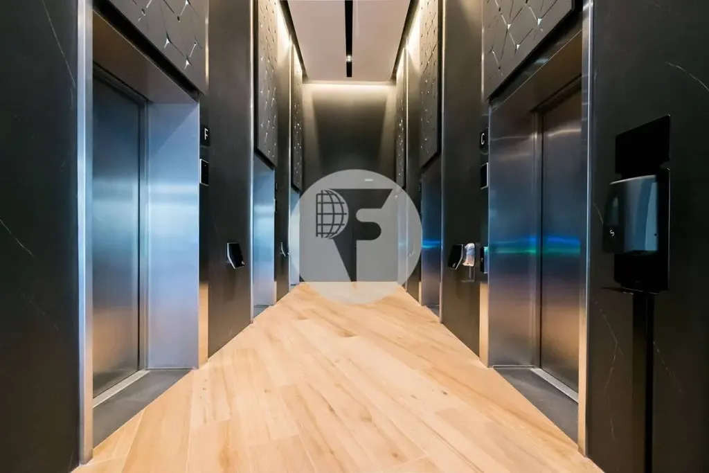 Entrée - Iconic Tower with 360° Views in Barcelona