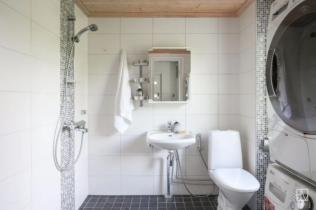 Salles de bain - Converted Loft with Sauna in Lempäälä