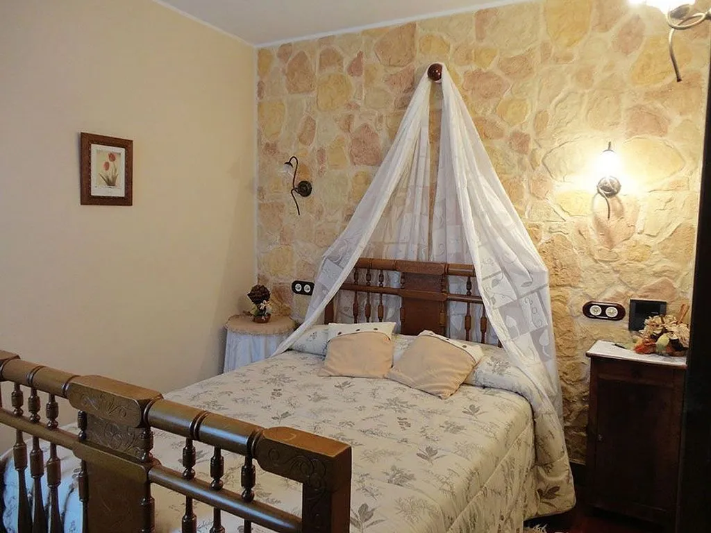 Chambres - Adosado with Rustic Decor in Riocavado de la Sierra