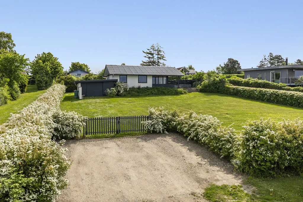Jardin - Summerhouse with Beach Access in Drøsselbjerg