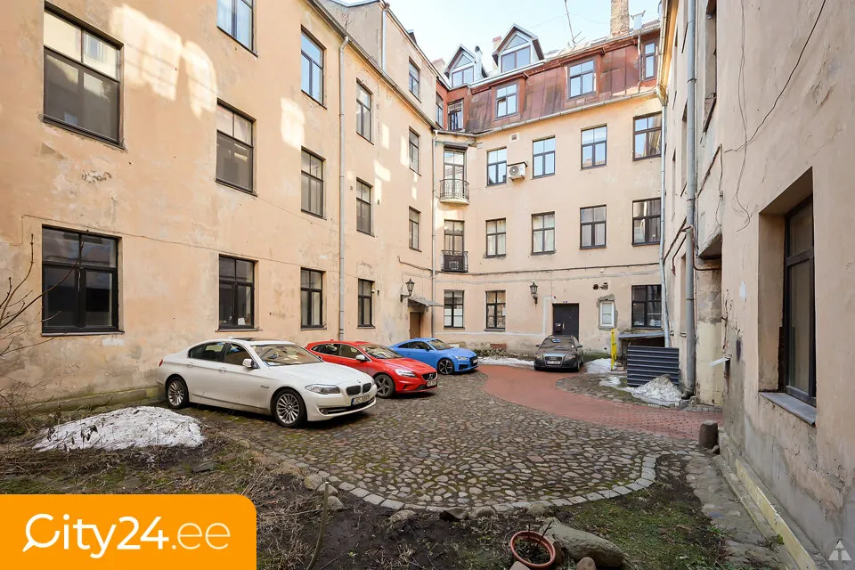 Giardino - Historic Apartment with Park View in Riga Centre
