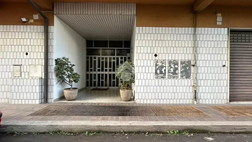 Esterno - South-Facing Apartment with Balcony in Cosenza