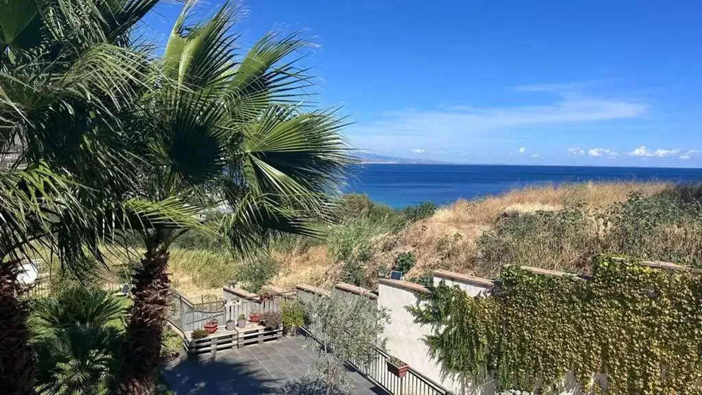 Terrasse - Ground Floor Apartment with Sea View in Soverato