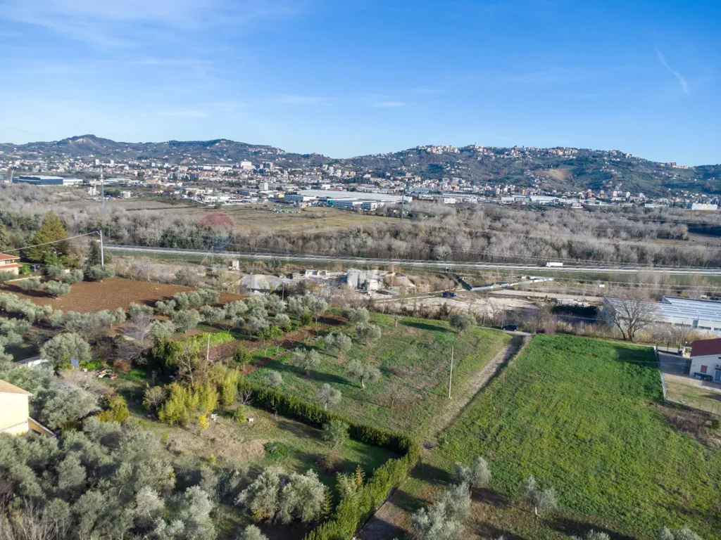 Vue aérienne - Buildable Land with Strategic Access in Cepagatti