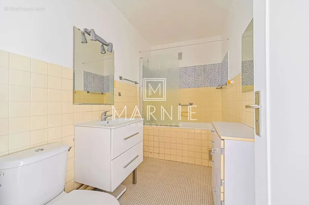 Salles de bain - Appartement avec Vue Tour Eiffel au 15ème Arrondissement