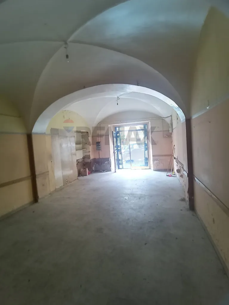 Garaaž - Commercial Space with Private Garden in Campobasso