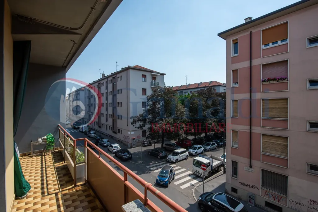 Rõdu - Trilocale with Balcony in Certosa, Milan