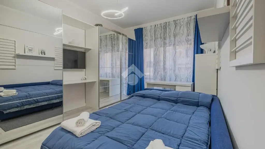 Chambres - Rearranged Apartment with Balcony in Rome