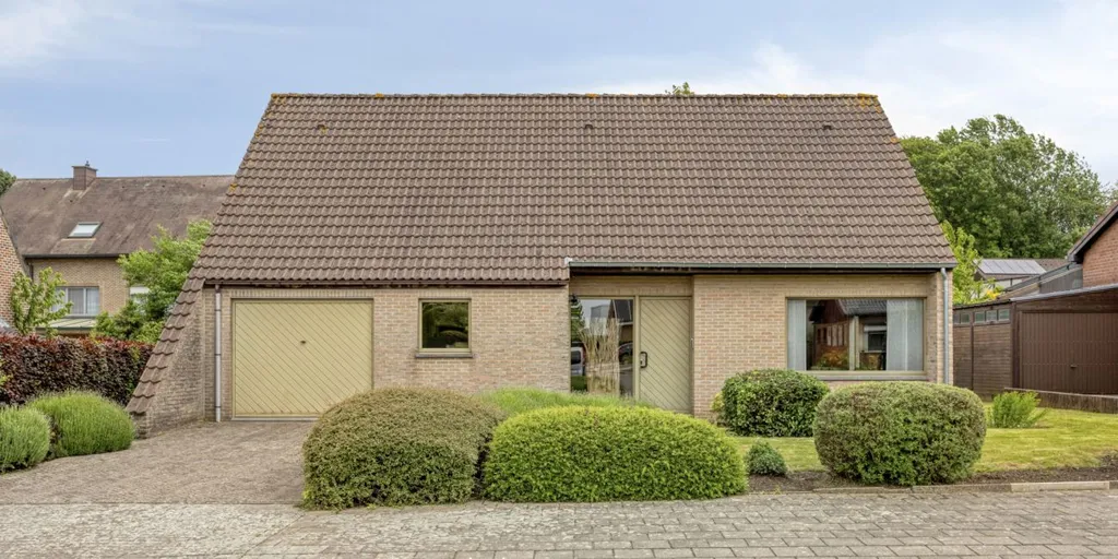 Extérieur - Villa avec Jardin et Garage à Asse