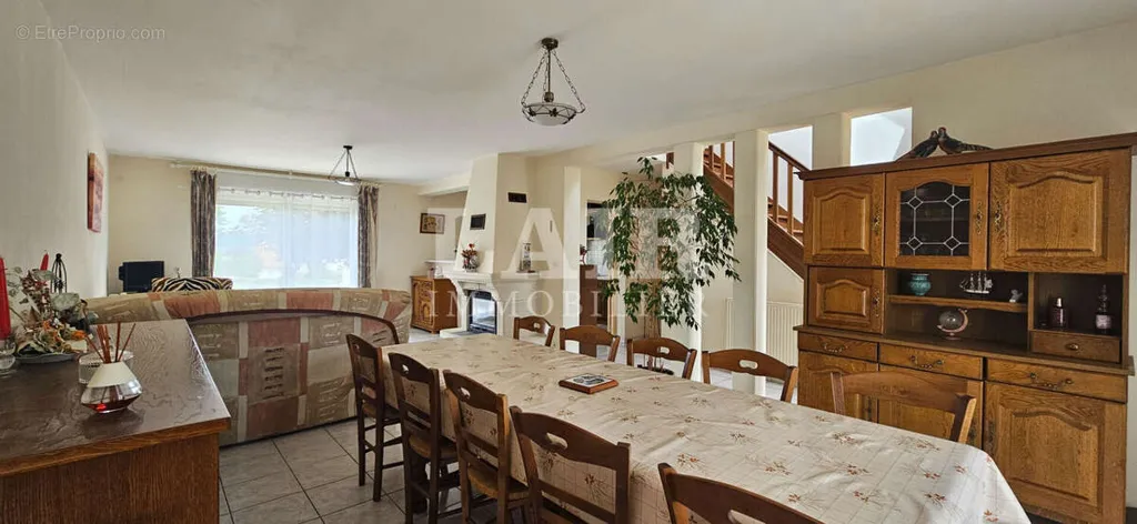 Salle à manger - Pavillon avec jardin dans un lotissement calme à Sougé-le-Ganelon