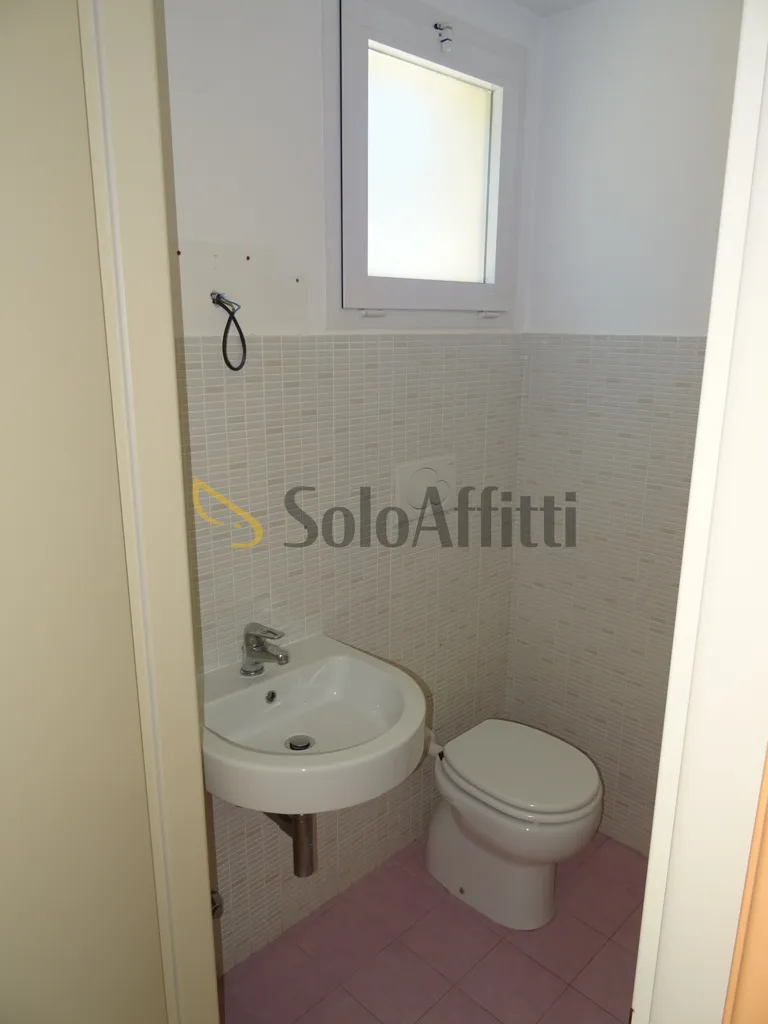 Salles de bain - Office with Reception and Storage in Senigallia