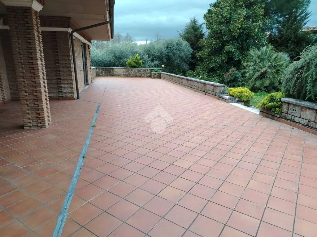 Terrass - Villa with Garden in Altavilla Irpina