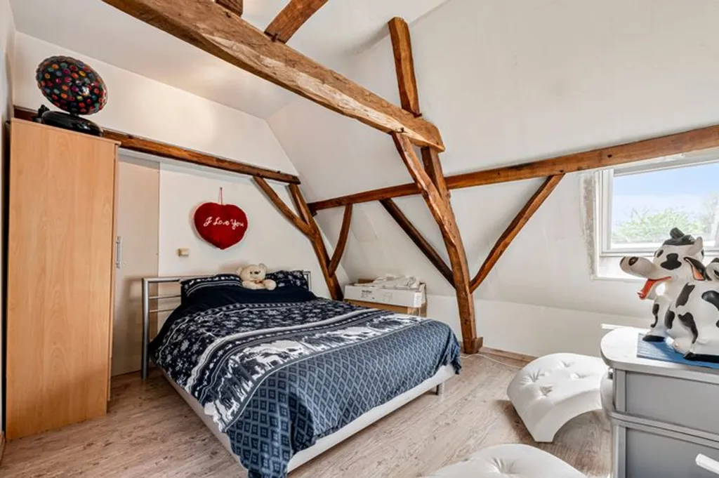 Magamistoad - House with Swimming Pool in Wevelgem