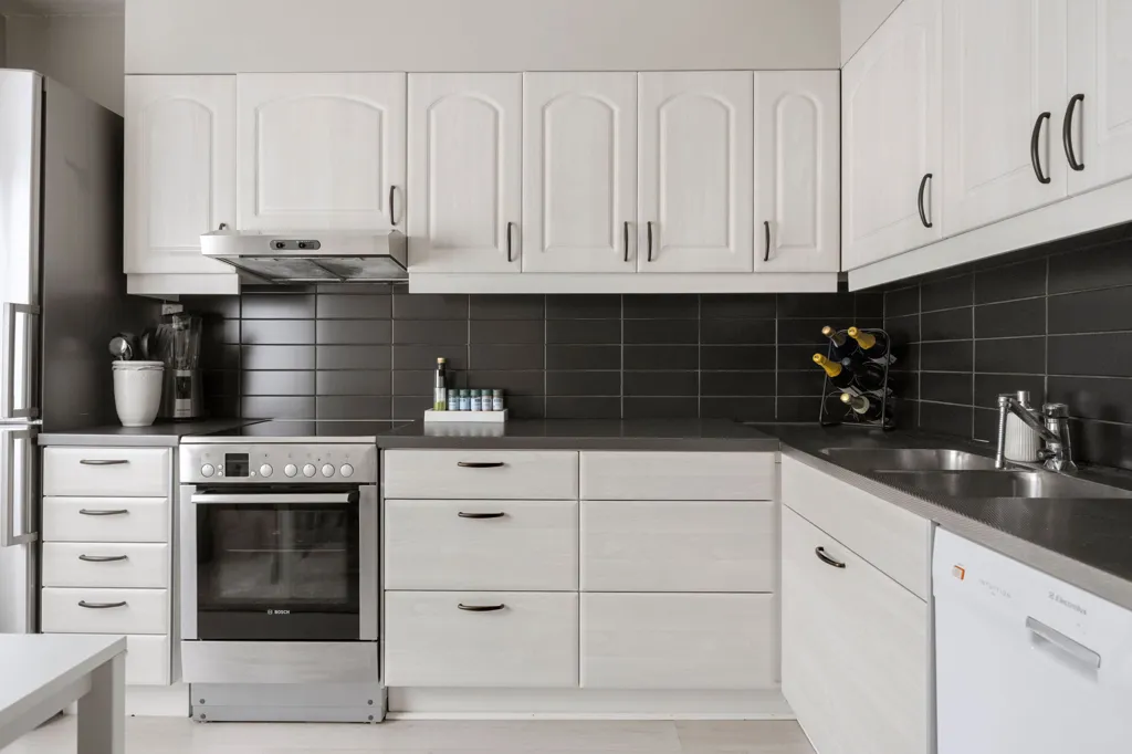 Cucina - Renovated Flat with Glazed Balcony in Solbacken