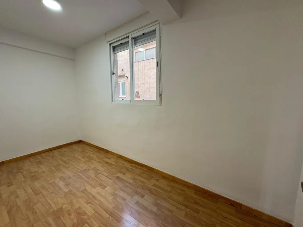 Toad - Refurbished Flat with 5 Bedrooms in Centro, Ontinyent