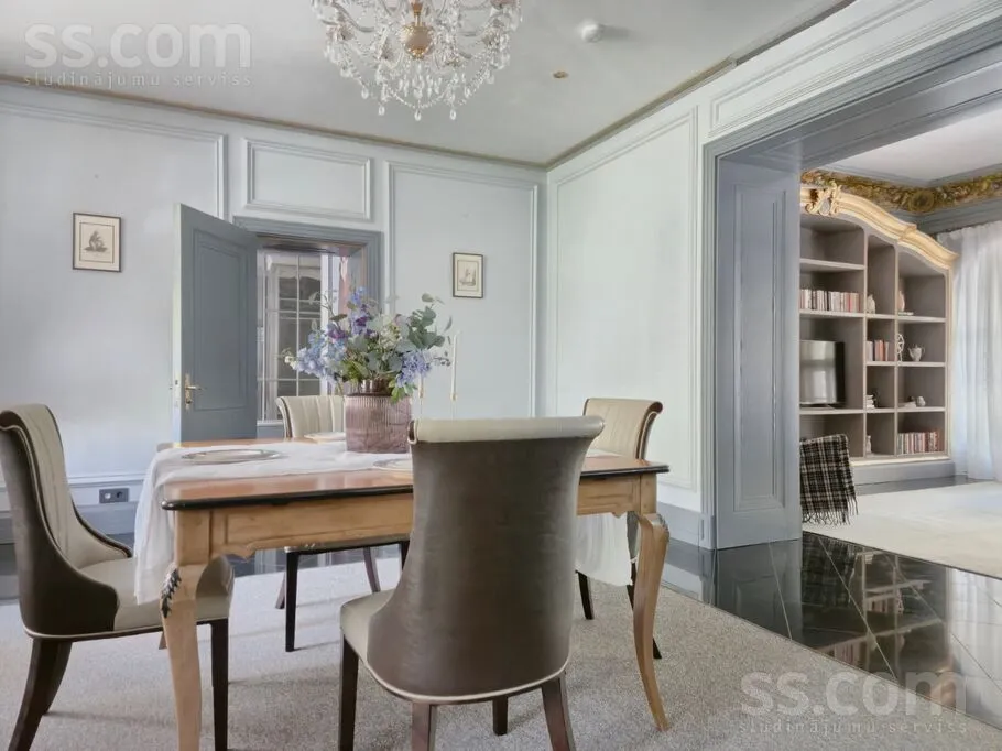 Söögituba - 4-Bedroom Apartment with Balcony in Riga Centre