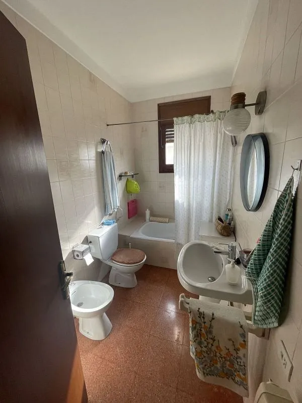 Vannitoad - House with Terrace and Garage in Sils