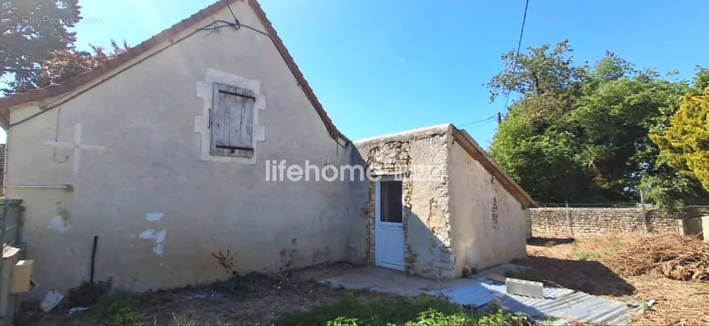 Extérieur - Maison Ancienne à Rénover au Calme à Bethines