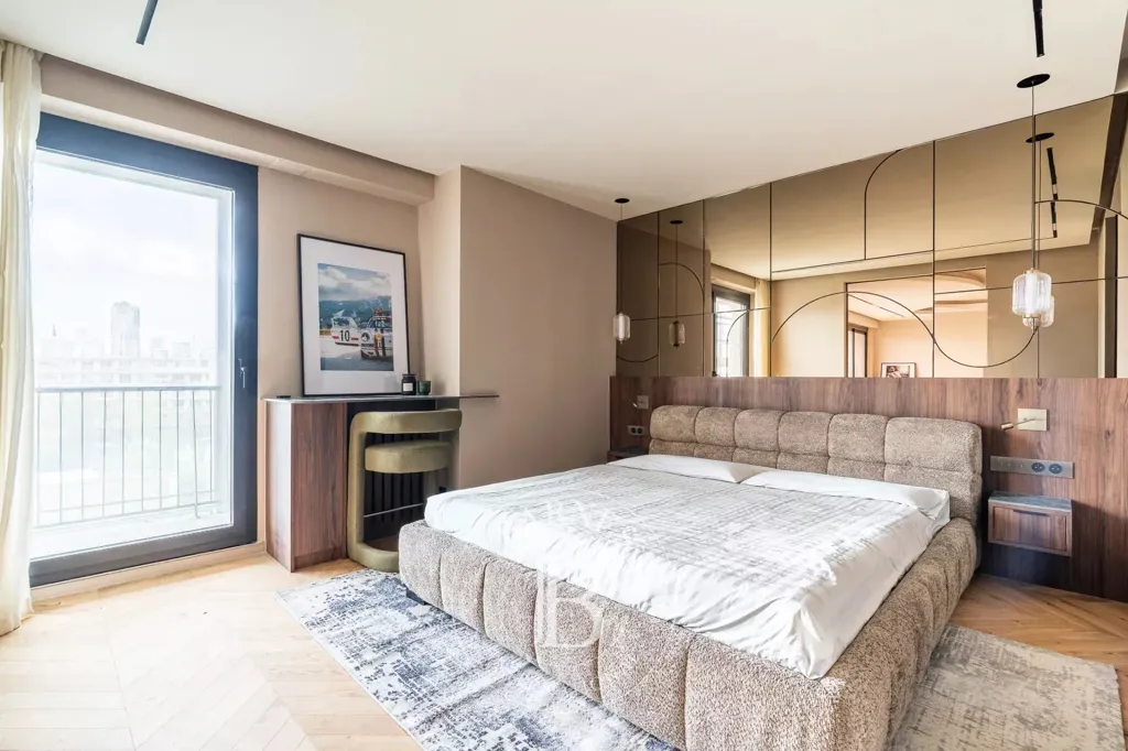 Magamistoad - Dual Aspect Flat with Balcony in Paris 16th