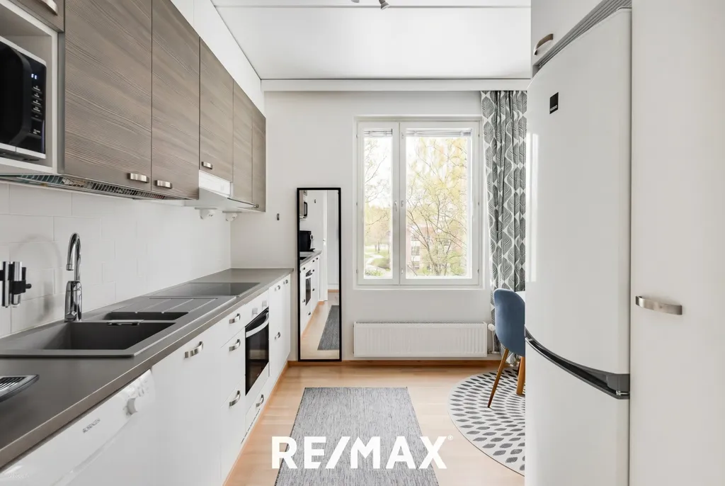 Cuisine - Top-Floor Flat with Glazed Terrace in Malminkartano