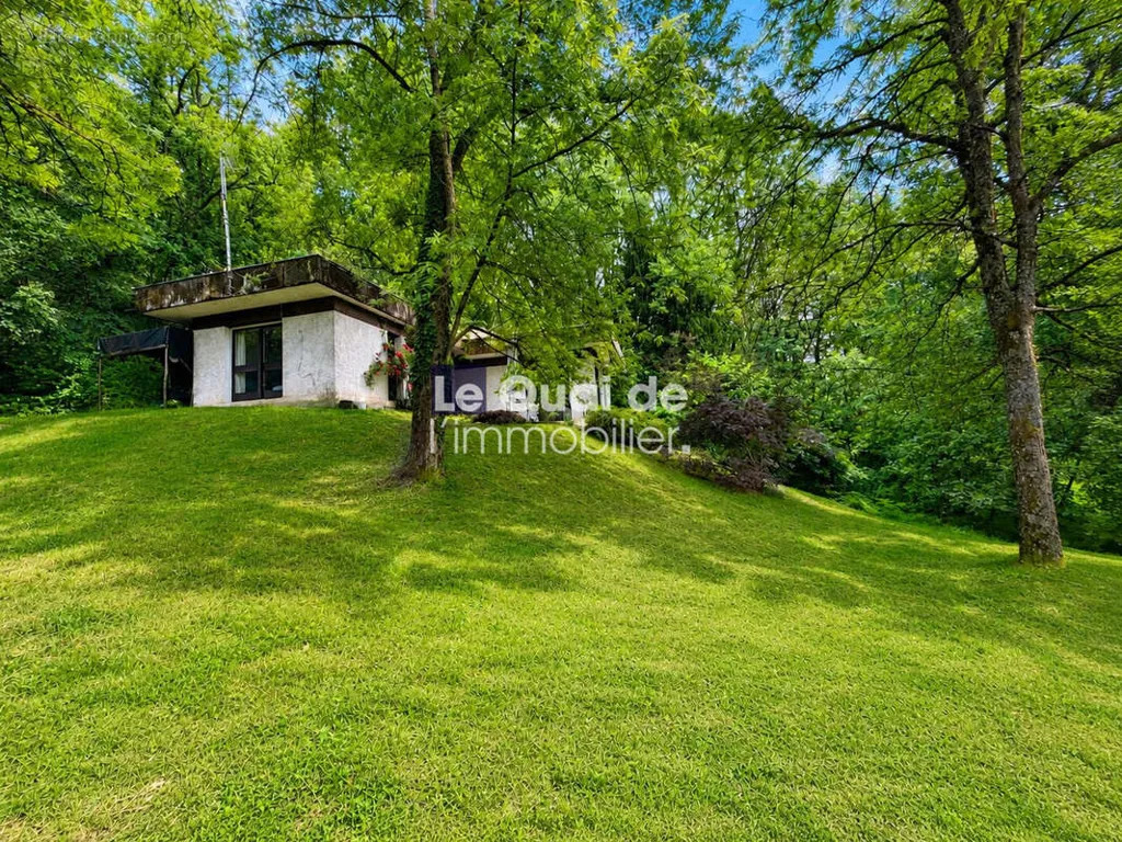 Aed - Architectural House with Garden in Albertville