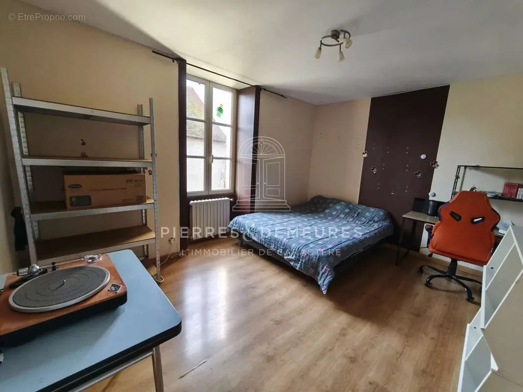 Chambres - Maison 8 pièces à Bengy-Sur-Craon