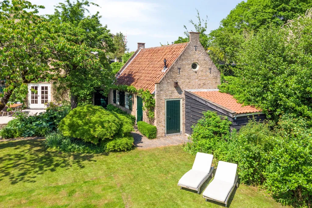 Õhuvaade - Historic House with Character in Drimmelen