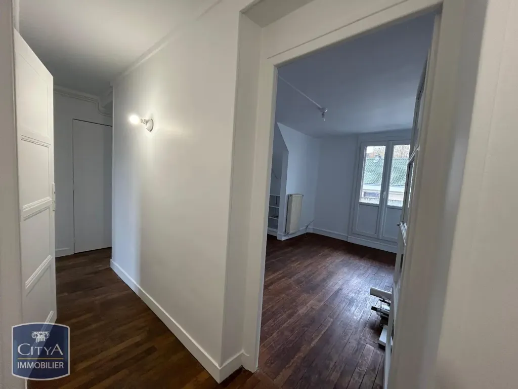 Hallway - Two-Bedroom Flat with Balcony in Beauvais