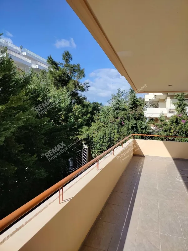 Rõdu - Multi-Unit Building with Parking in Glyfada Centre