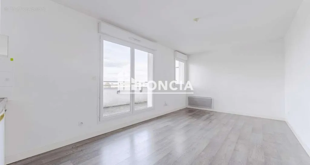 Pièces - Studio avec Vue Imprenable à Tours