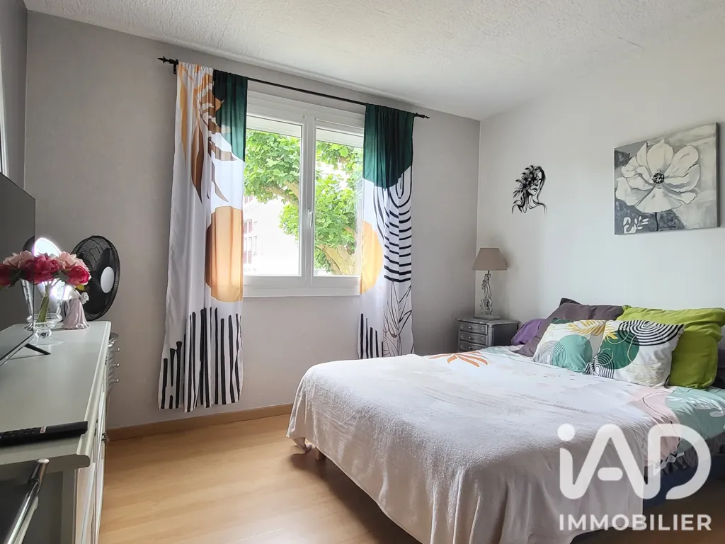 Chambres - Appartement avec Parking et Cave à Rezé