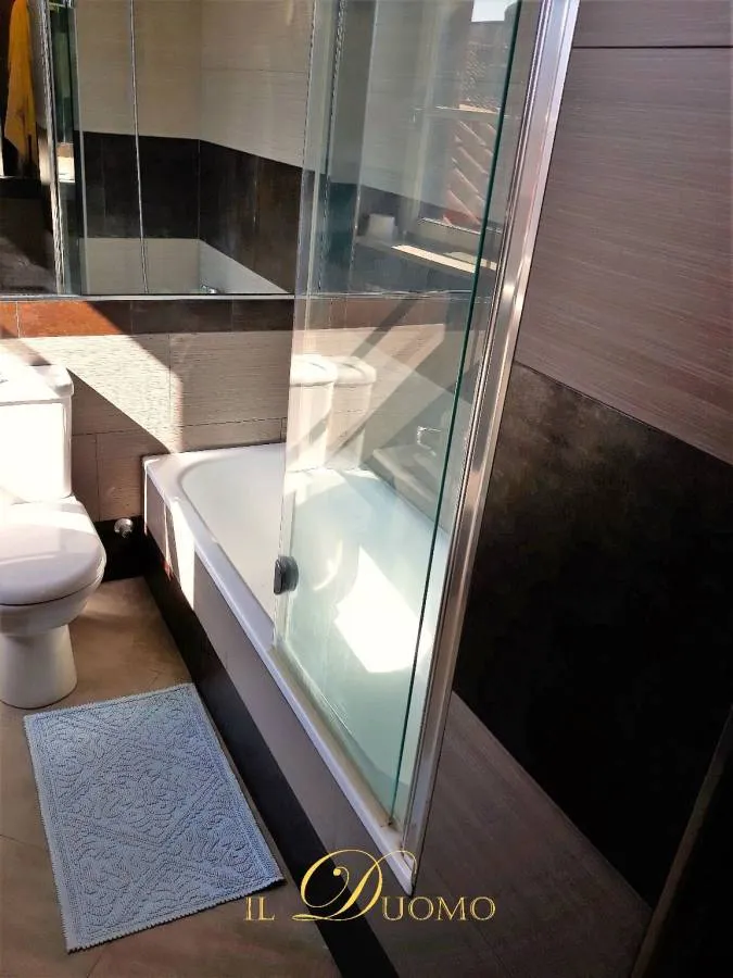 Salles de bain - Penthouse with Panoramic Views in Novara Centre