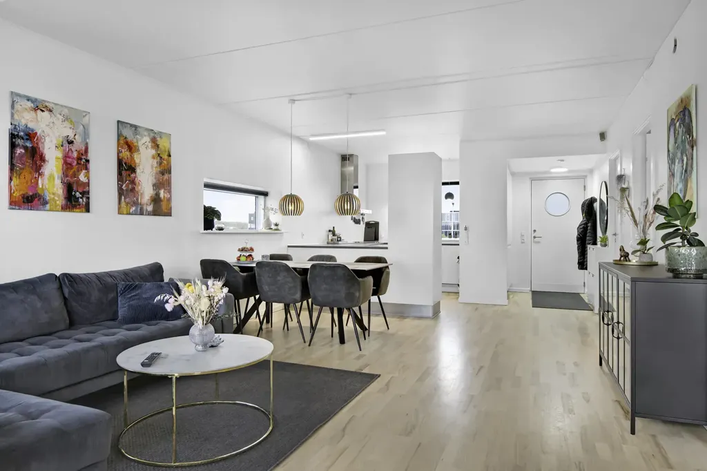 Living Room - Spacious 3-Bedroom Flat with Balcony in Aarhus