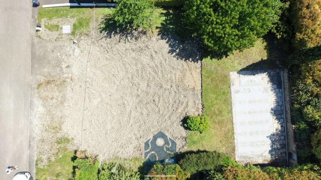 Constructible Plot with Pool in Pérignat-les-Sarlièves