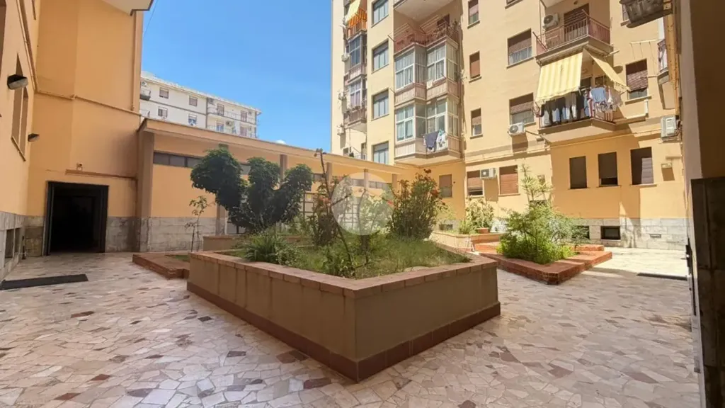 Garden - 2-Bedroom Apartment with Balcony in Palermo