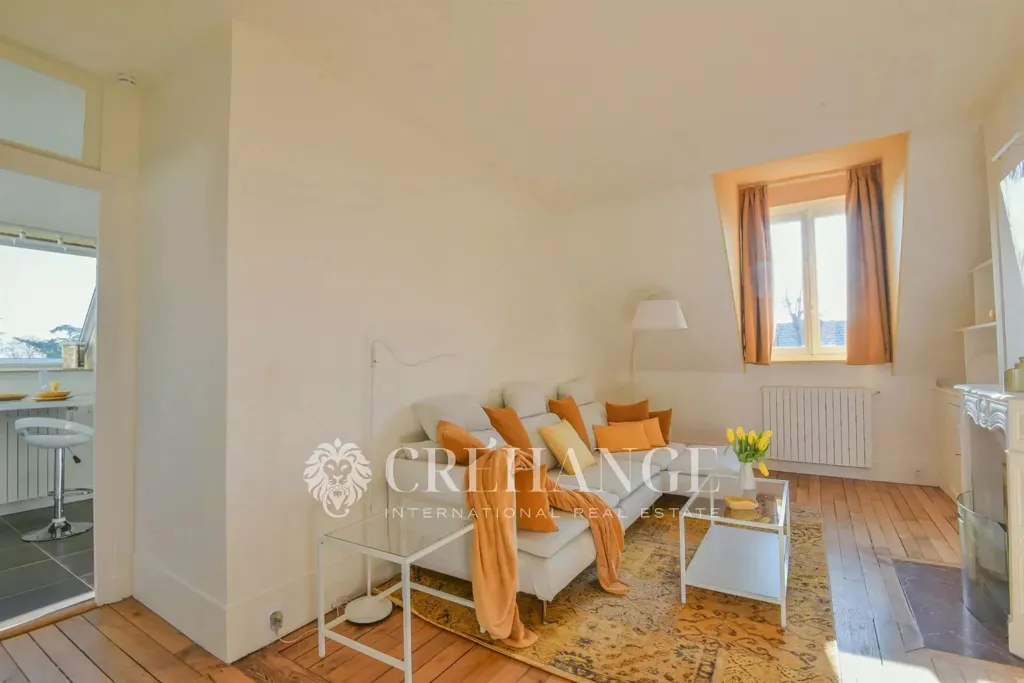 Elutuba - Renovated Flat in Historic Building, St-Germain-en-Laye Centre