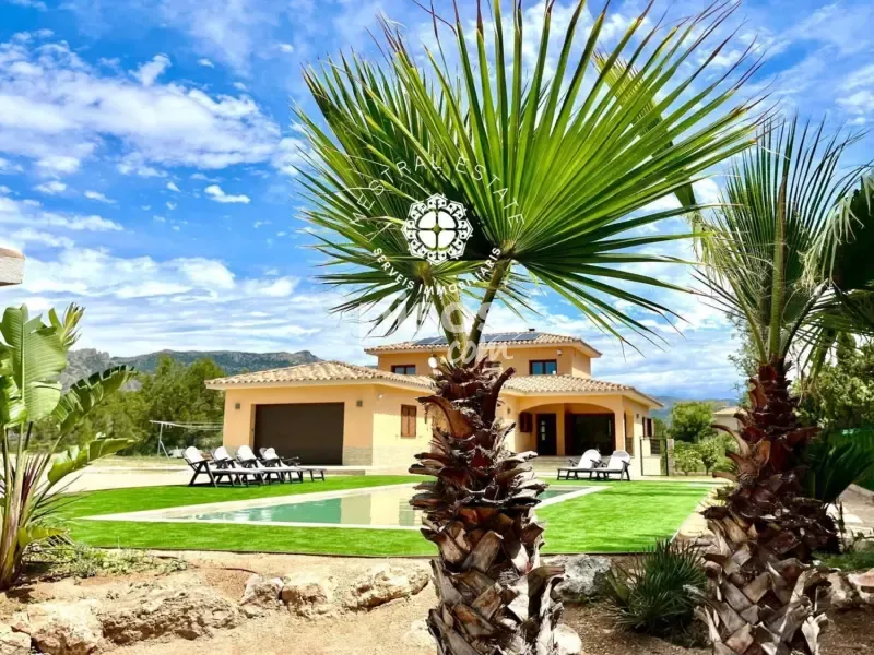 Piscine - Luxury Villa with Private Pool in Costa Dorada